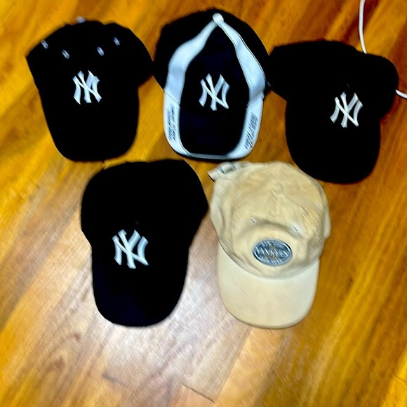 Set of five yankee baseball caps - Picture 1 of 14
